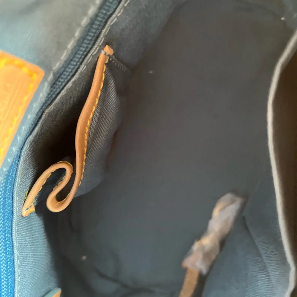 SOLD 🛑🛑 Y2K Dooney & Burke Ranibow Bucket Bag .. excellent used Condition - Picture 6 of 12